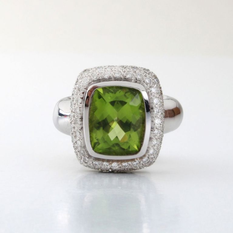 18k White Gold Peridot and Diamond Ring