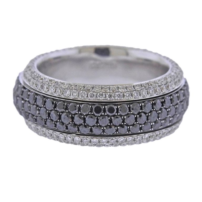 18k Gold Black and White Diamond Ring