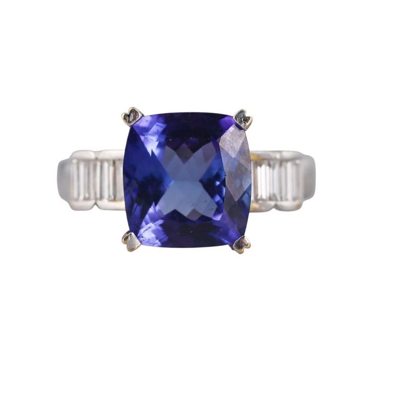 18k Gold Tanzanite and Diamond Ring