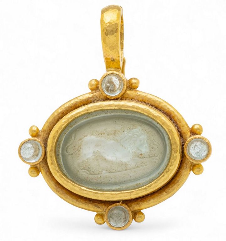19k Gold Lion and Mother of Pearl Pendant