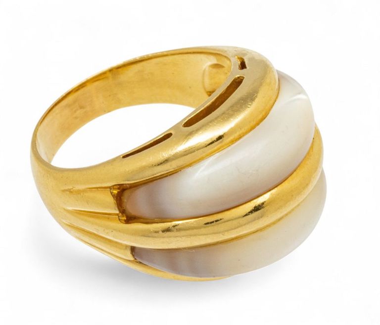 18k Gold Mother of Pearl Ring