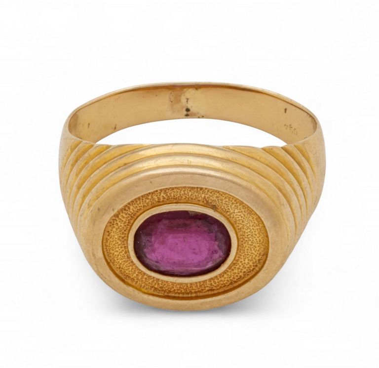 18k Yellow Gold Ruby Ring