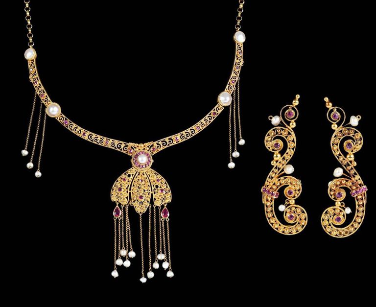 Ruby and Pearl Jewelry Set