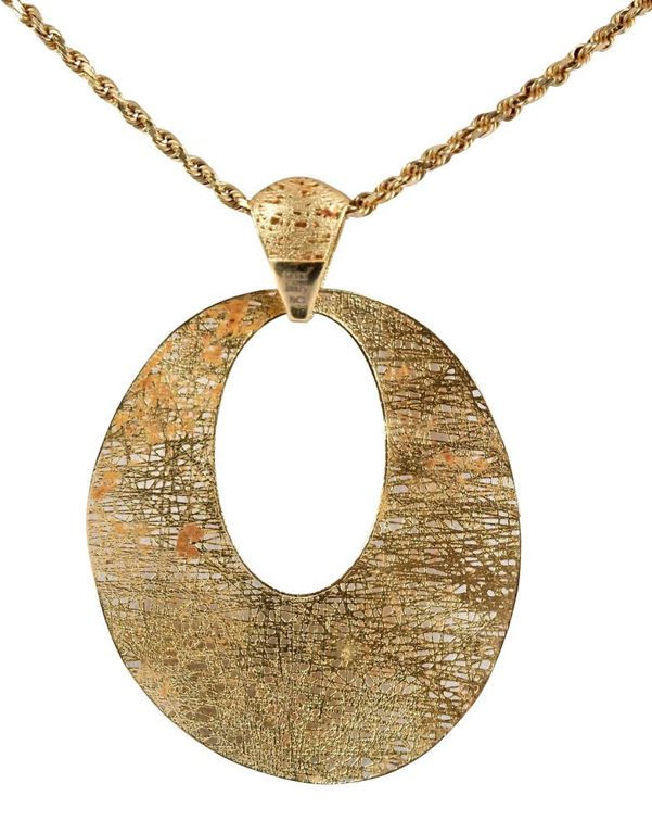 14k Gold Lace Pattern Pendant Necklace