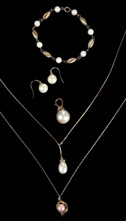 Set of Pearl Jewelry