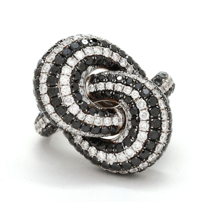 18k White Gold Diamond Ring
