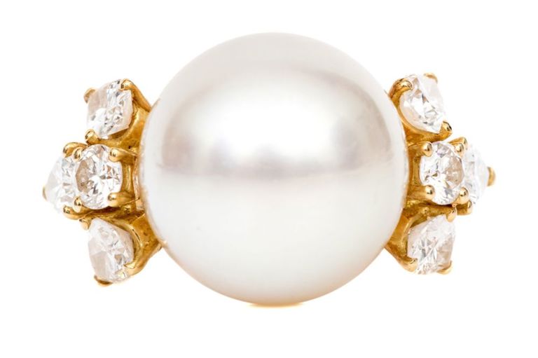 18k Gold Pearl and Diamond Ring