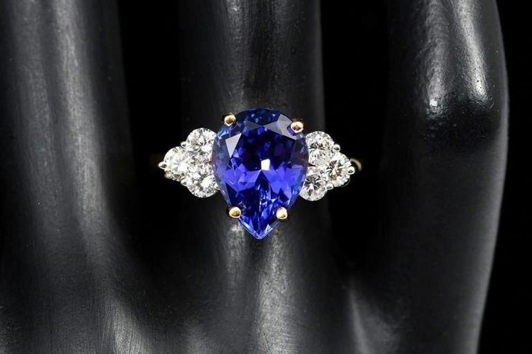18k Gold Tanzanite and Diamond Ring