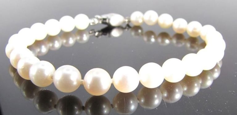 14k White Gold Pearl Bracelet