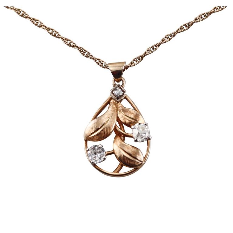 Gold Diamond Pendant Necklace