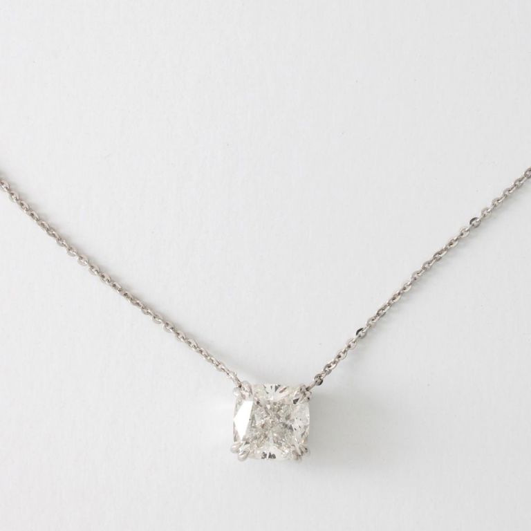 950 Platinum Diamond Pendant Necklace