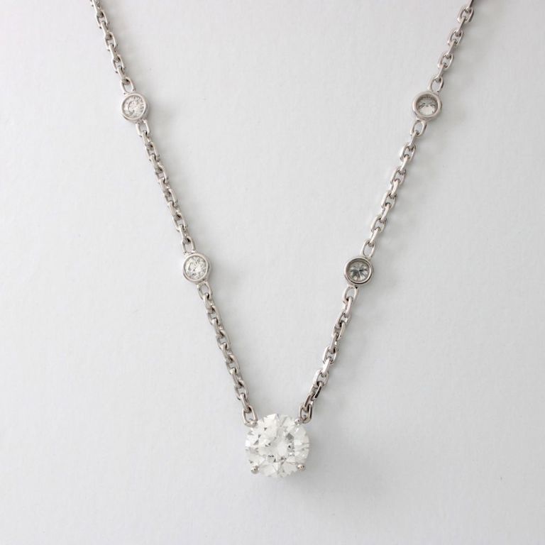 18k White Gold Diamond Pendant Necklace