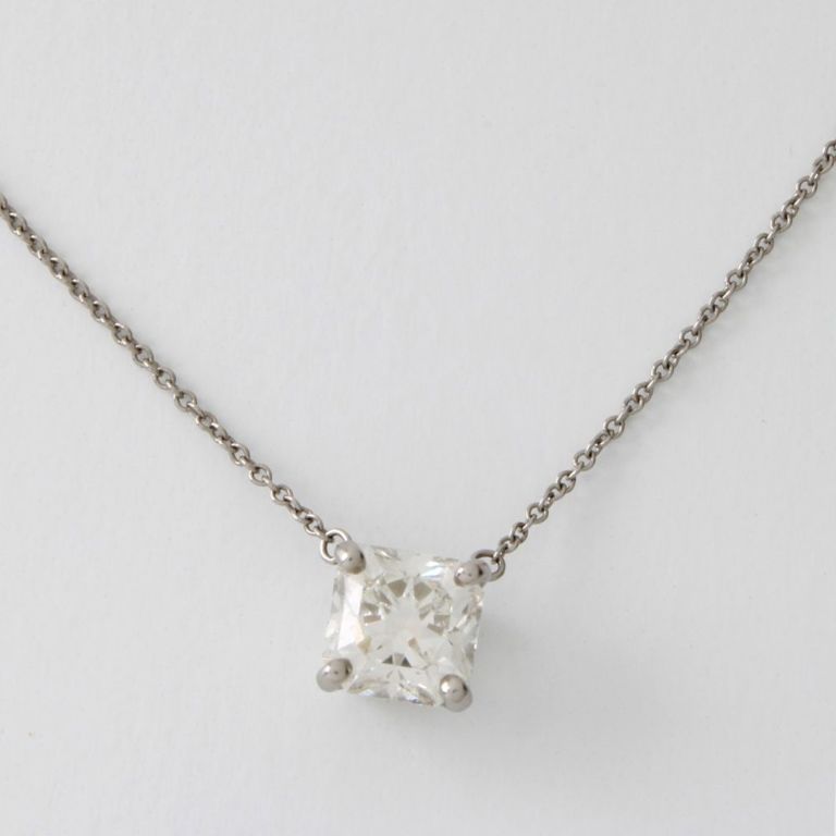 950 Platinum Diamond Pendant Necklace