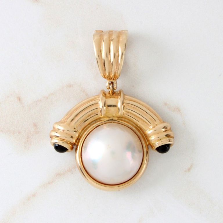 14k Yellow Gold Pearl and Black Onyx Pendant