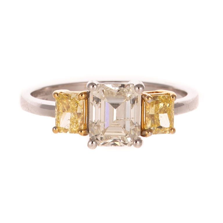 18k White and Yellow Gold Diamond Ring