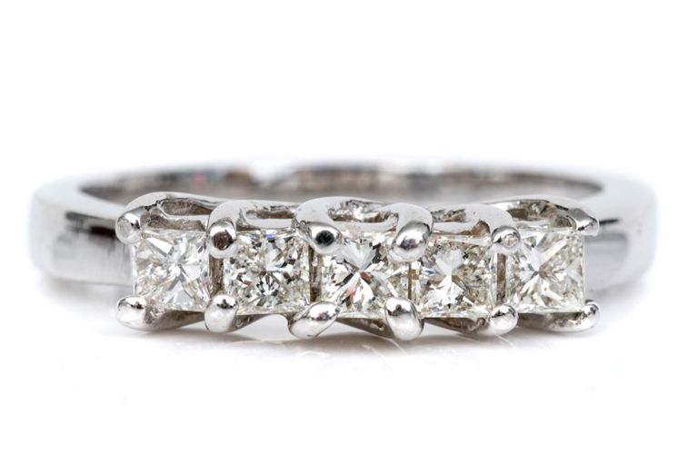 18k White Gold Diamond Band Ring
