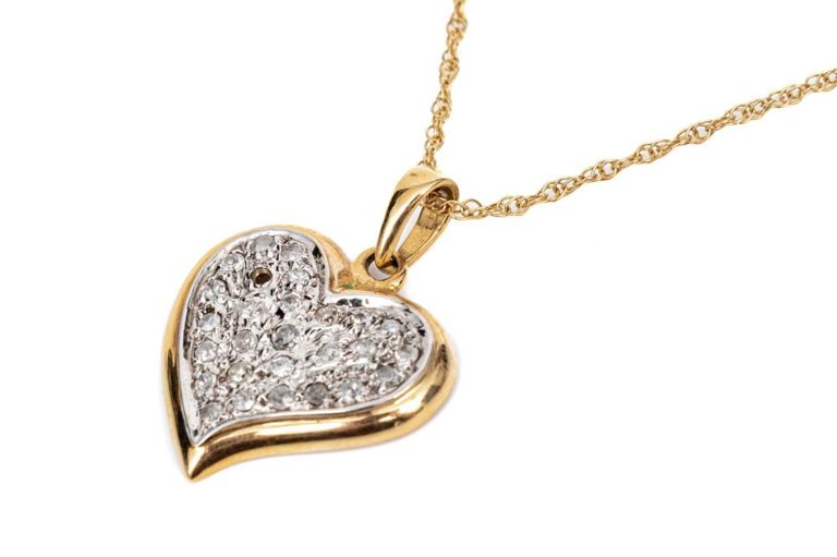 14k Gold Diamond Heart Pendant Necklace