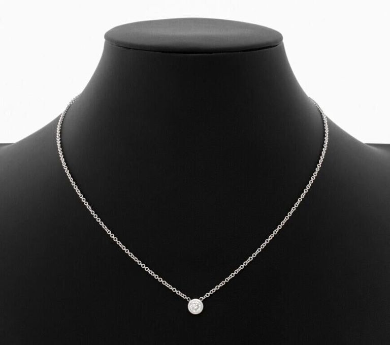18k Gold Diamond Pendant Necklace