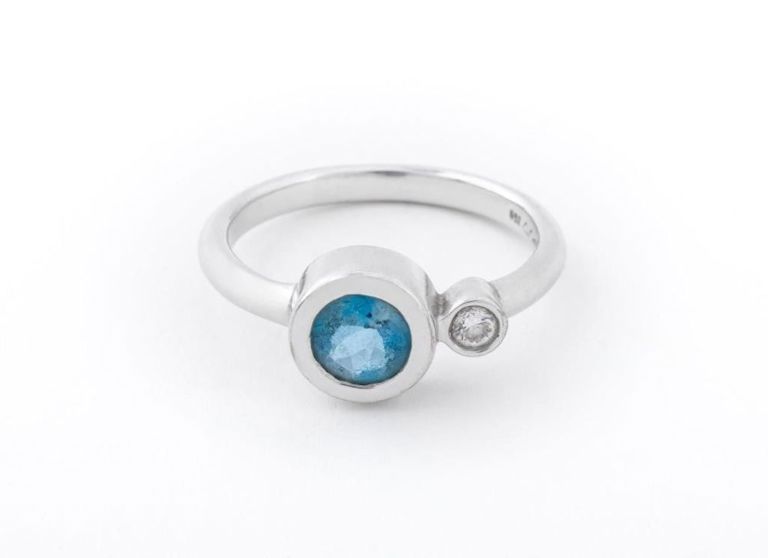 18k Gold Aquamarine and Diamond Ring