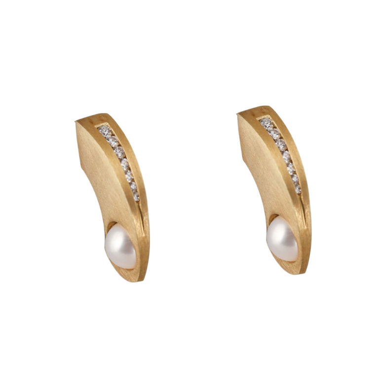 18k Yellow Gold Diamond and Pearl Earrings