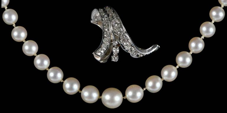 Platinum Pearl and Diamond Pendant Necklace
