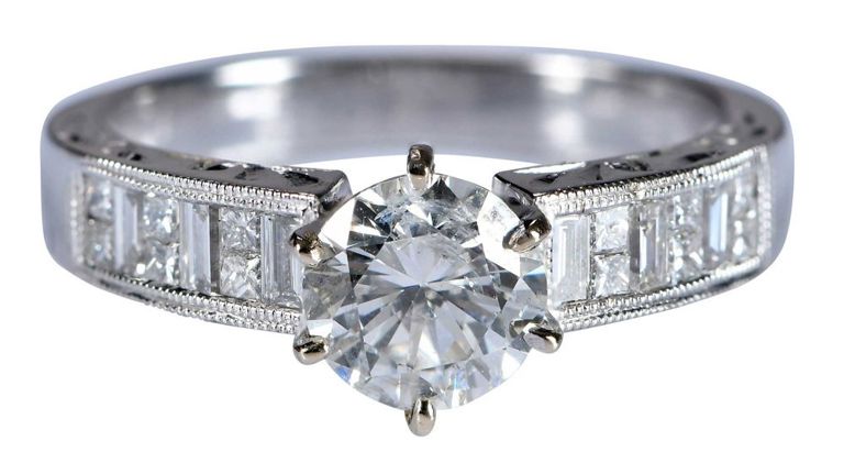 18k White Gold Diamond Ring