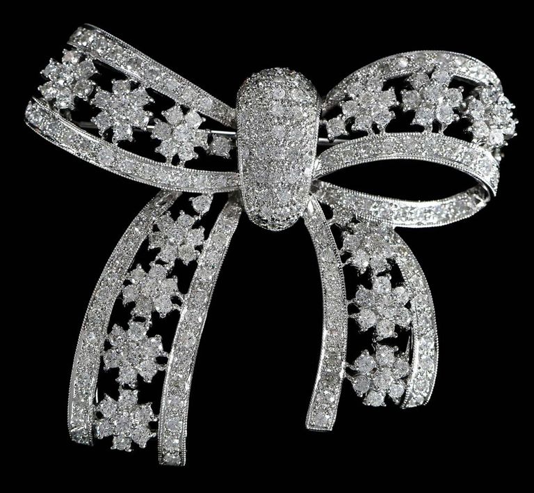18k White Gold Diamond Brooch