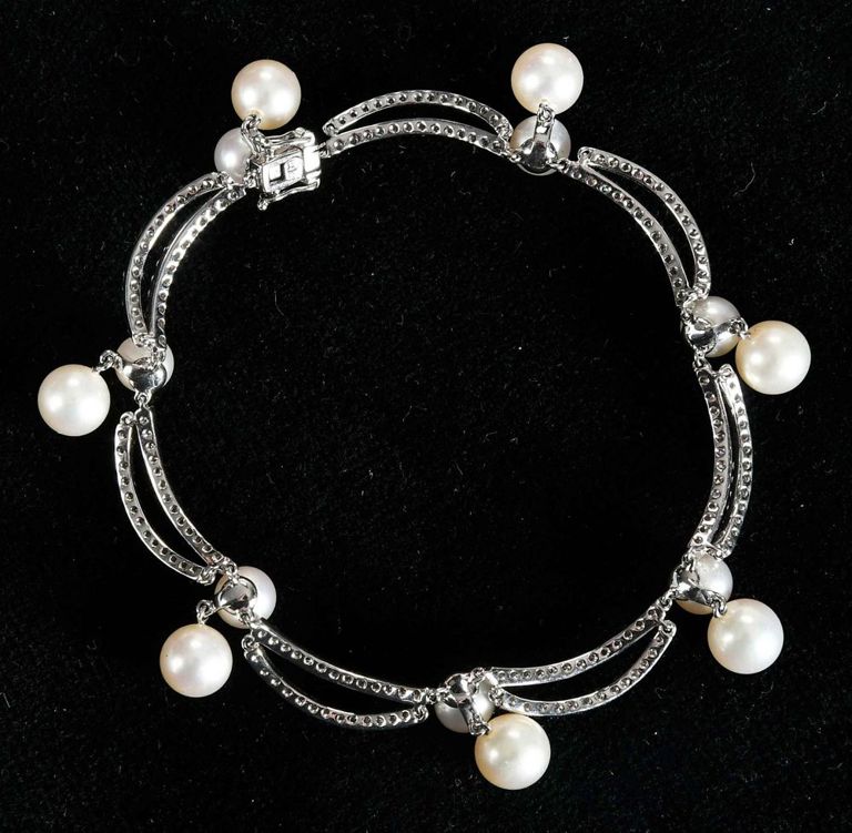 18k White Gold Pearl and Diamond Bracelet