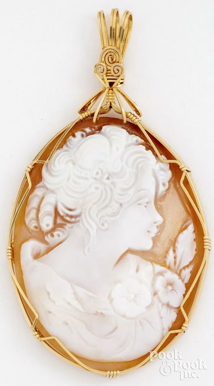 14k Yellow Gold Cameo Pendant