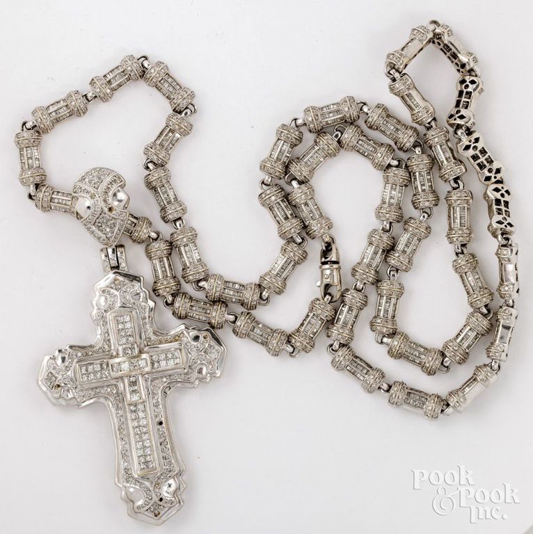 14k White Gold Diamond Cross Pendant Necklace