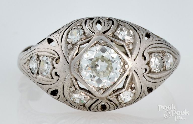 18k White Gold Diamond Ring