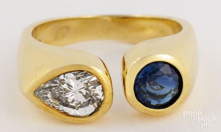 18k Yellow Gold Diamond and Sapphire Ring