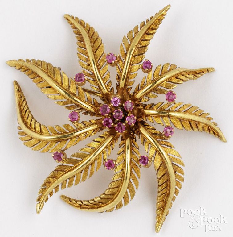 18k Yellow Gold Sapphire Flower Brooch
