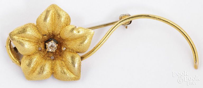 18k Yellow Gold Diamond Flower Brooch
