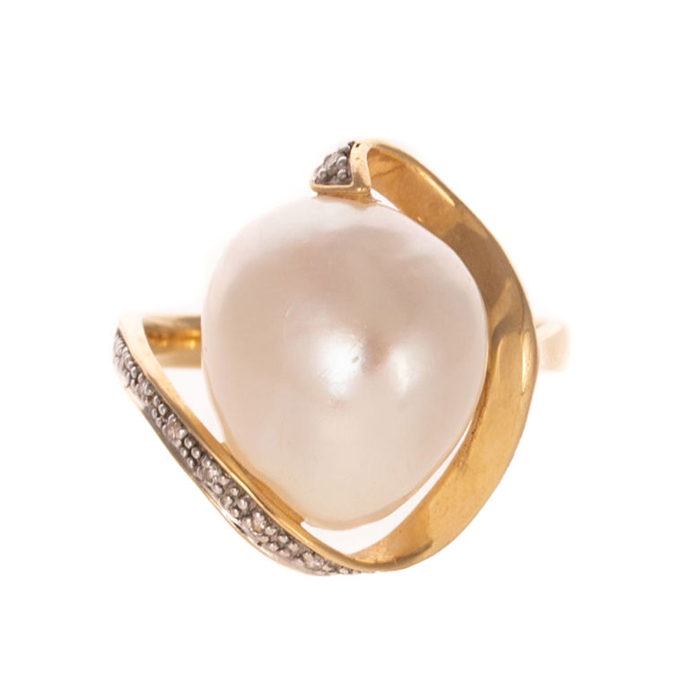 14k Yellow Gold Pearl and Diamond Ring