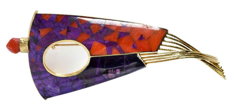 18k Gold Coral Brooch