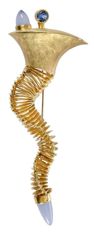 18k Gold Sapphire and Chalcedony Brooch