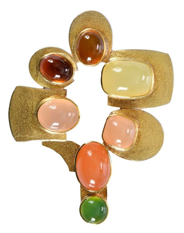 22kt Gold Chalcedony Brooch