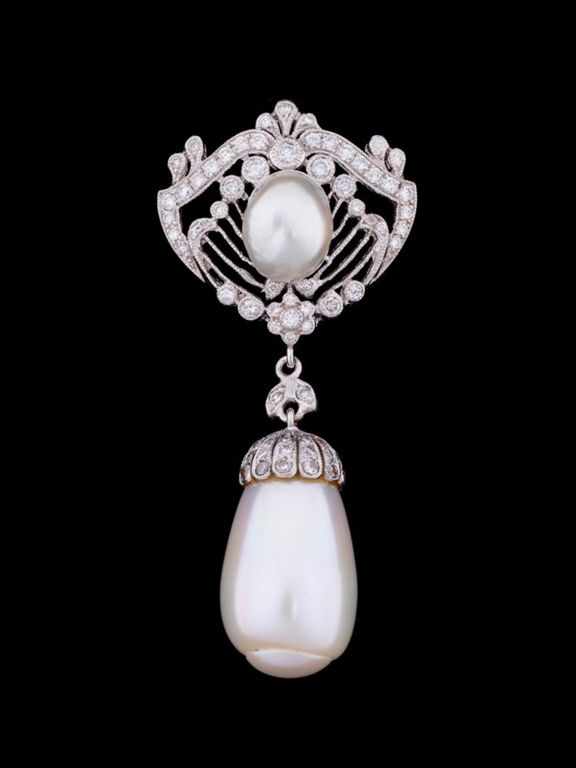 18k White Gold Pearl and Diamond Drop Pendant