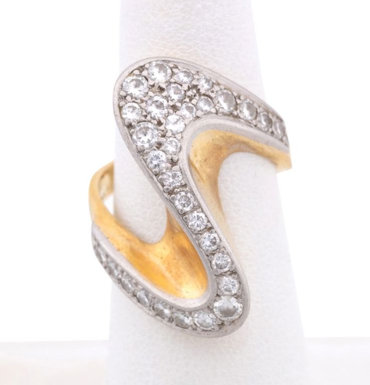 18k White and Yellow Gold Diamond Ring