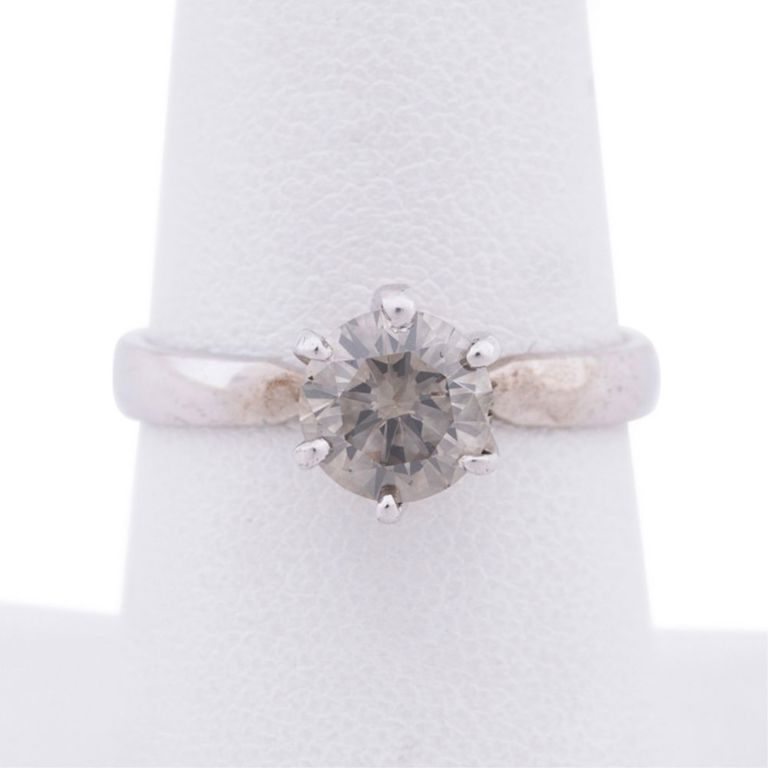 18k White Gold Diamond Solitaire Ring