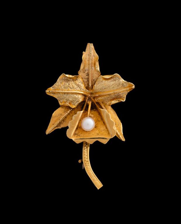 18k Yellow Gold Pearl Floral Brooch