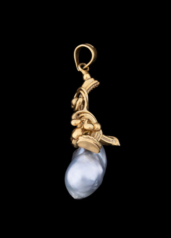 18k Yellow Gold Pearl Pendant