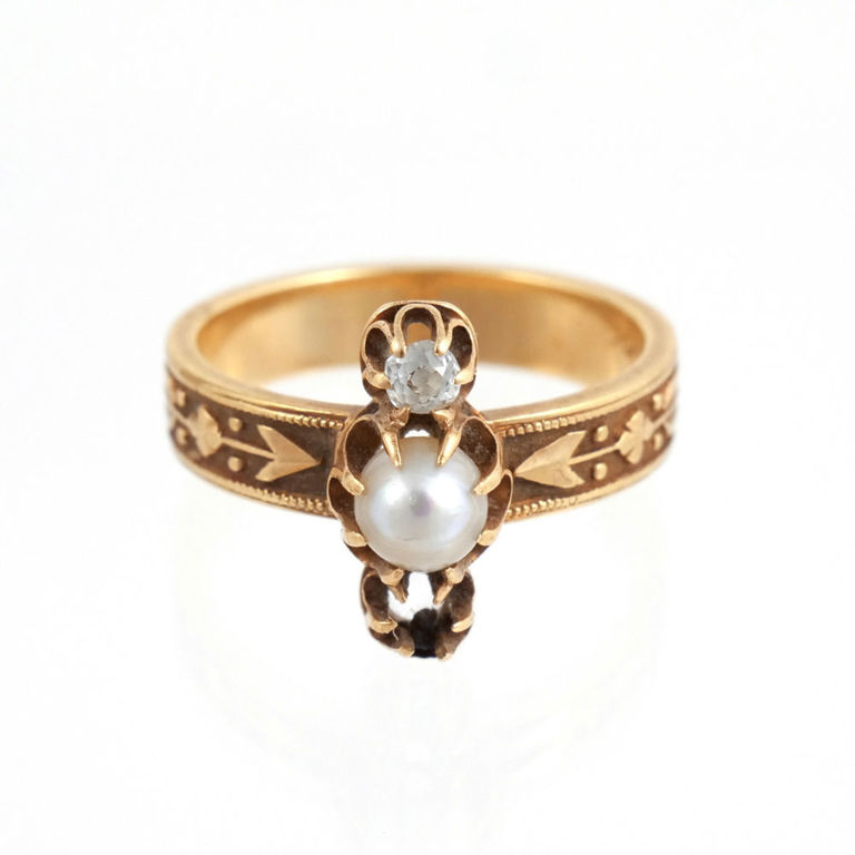 18k Gold Pearl and Diamond Ring