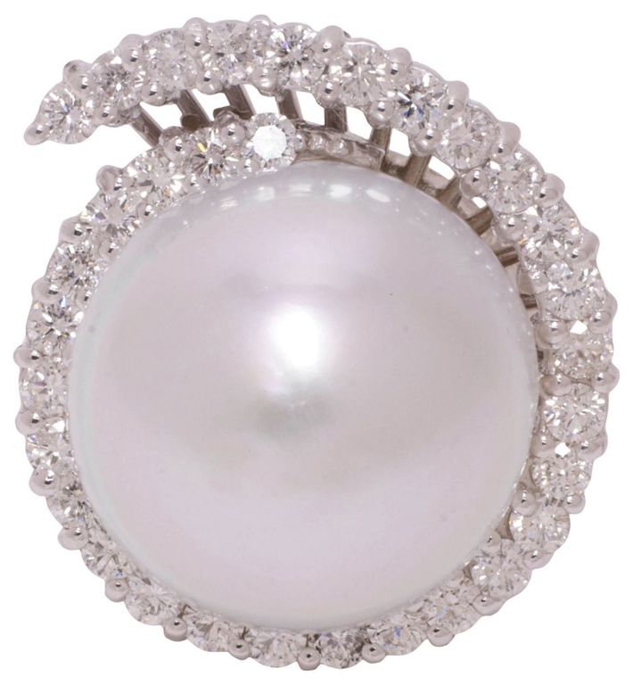 18k Gold Pearl and Diamond Ring