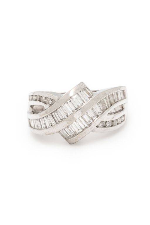 18k White Gold Diamond Ring