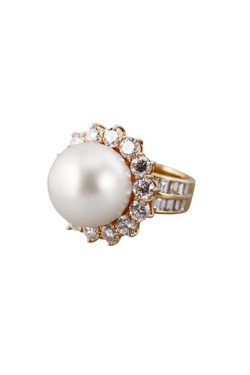 18k Gold Pearl and Diamond Ring