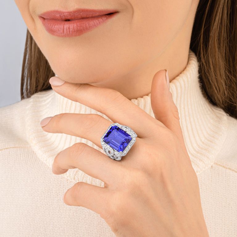 18k Gold Tanzanite and Diamond Ring