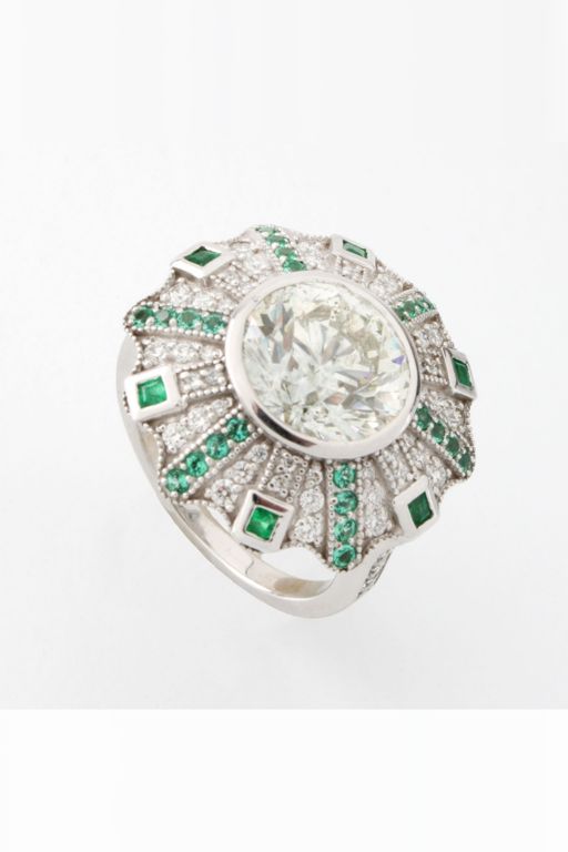 18k White Gold Diamond and Emerald Ring