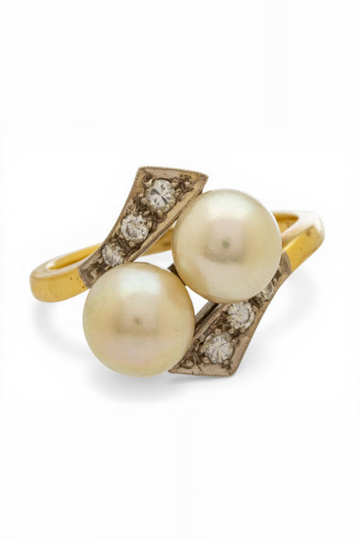 18k Gold Pearl and Diamond Ring